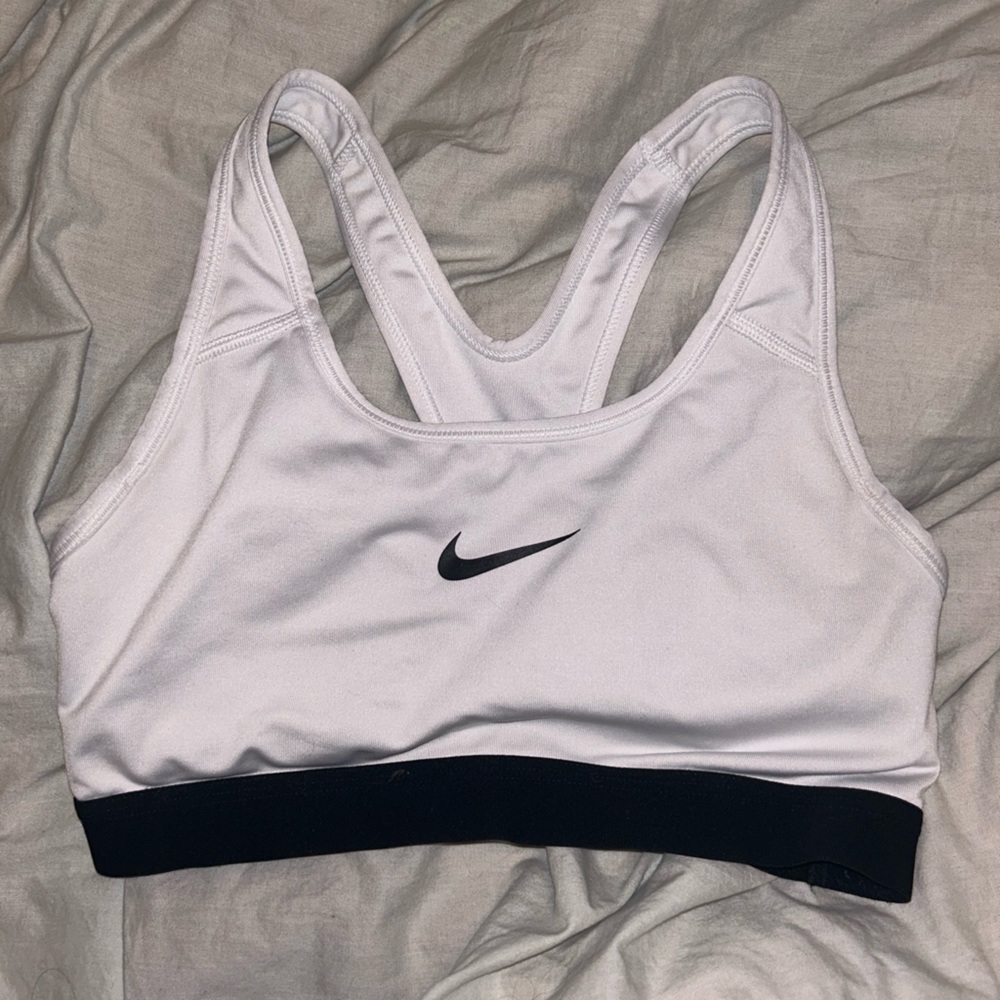 White nike sports bra